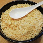 手打ちうどん 坂出 - 大量の揚げ玉（天かす）