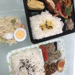 人生餃子 - この日の購入品
            手前が告知のあった焼売弁当￥500