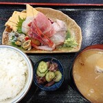 鈴女 - 海鮮別盛り1600円(白米or酢飯)