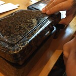 うな明 - 中をのぞく…いい匂いだ(^O^)