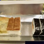 Kodai Suzume Sushi Sushi Manki No Kuniya Intanasho Naruten - "いそ巻"、"〆鯖朧巻き"、"穴子"、"よこほり" の四種類が二個ずつコンパクトに収まっているが、