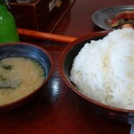 焼肉 亀八 - ライス大盛＆味噌汁（平日サービス）