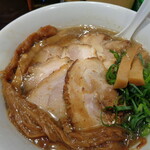 煮干し中華そば 一剣 - 丼を覆いつくすチャーシュー