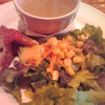 1ポンドステーキ&クラフトビール ハックルベリー - サラダ(キッシュ付)とスープ