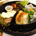 ＨＡＣＨＩ+ - この おつまみ盛り合わせ
      かなりおすすめです