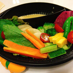 ＨＡＣＨＩ+ - バーニャカウダのお野菜も手間暇かけてる
      テイクアウトは揚げものと肉が多いから こんなの欲しかった