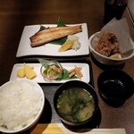 土間土間 - ほっけ定食＋唐揚げ。