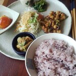 ファームキッチン 野菜花 - プレートランチ935円（税込）