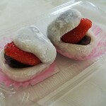 和菓子司　亀田屋 - 苺大福190円×2個