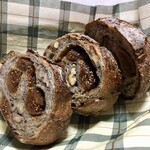 コンセントマーケット - カンパーニュ いちじくくるみ(ハーフ) ３枚スライス