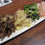 炭火焼肉・韓国料理 KollaBo - ナムル盛合せ(\740-)