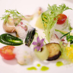 ブタリ - ランチコース 2808円 の季節野菜とムール貝のサラダ仕立て