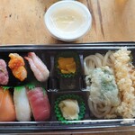 札幌海鮮丸 - 料理写真:握り6貫セット　850円（うどん）