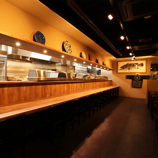 【12席/喫煙可】お一人でも少人数でもお気軽にご利用いただけるカウンター席です！