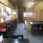 奥には「小上り席」もございます。