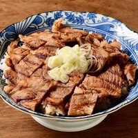 特選豚焼き丼（味噌汁・香の物付）