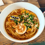 ラフ&タフ コーヒースタンド - カレーうどん 600円