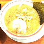 あじとら - 正油ラーメン590円に背脂＋こってり20円