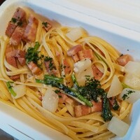 リストランテブレッツアディマーレ - 厚切りベーコン・大根・青菜のパスタ リストランテブレッツアディマーレ - 厚切りベーコン・大根・青菜のパスタ