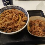 Yoshinoya - 牛丼 並 肉だく 540円 (20年4月)