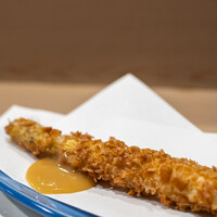 うを徳 - 2020.4 山形ホワイトアスパラガス「甘えん坊」おかき揚げ（柿の種を使用）