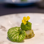 プレゼンテ スギ - 2020.4 イカと春の香り（アカイカと蕗の薹のタルタル、ルッコラのアイスクリーム、天然菜の花、ユキノシタ）