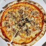 THREE BROTHERS PIZZA - 〝テイクアウト〟マッシュルームとガーリックとパルメザンチーズのPIZZA