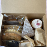 ベイク ルーム - お菓子ボックス。おまかせver. 税込3000円。全部で10種類入ってます！