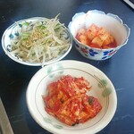 焼肉 済州 - お通しのキムチ・ナムル・カクテキはサービス