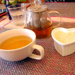アイアンドアイ カフェ - ランチのハーブティーとスープ
