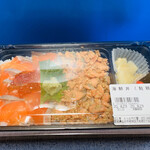 とっとや 六番 - 相方と次女は「海鮮丼（鮭親子）」♫