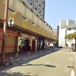 Minhen Resutoran - お店は駅のすぐ近くマンションの1階にあります。