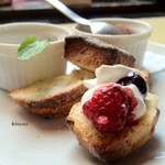 ブリキボタン CAFE＆DINING - スコーン ベリーソース