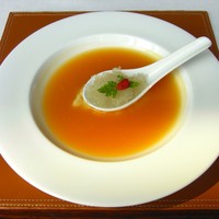 中国料理 「チャイナブルー」 コンラッド東京 - 海燕の巣入り若鶏とじゃが芋のスープ