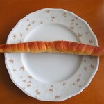 ビストロベーカリー リトルプリンセス - 料理写真:塩カルピスバターパン150円(税抜)