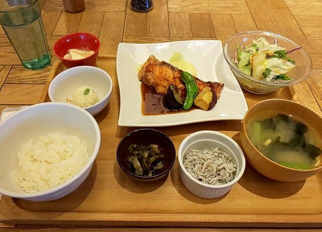 おぼんdeごはん Mark Is みなとみらい店 オボンデゴハン みなとみらい 定食 食堂 食べログ