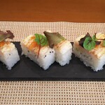 Genkai Zushi - エビ押し鮨  800円