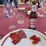 Restaurante Bodega Regia - ランプ肉と牛舌のハム。右はトマトのマリネでした