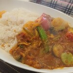 トマトカレーAsh - ・旬野菜たっぷりトマトカレー 1000円(税込)+ご飯大盛 120円(税込)