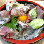 Mitakazushi - ランチメニューの「刺身丼（大盛り）」