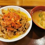 すき家 - 牛丼中盛りキムチトッピング　とん汁