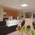 カフェ コムサ - お買い物が済んだら松坂屋上野店2階にある
            『カフェコムサ(Cafecommeca)』へ。
            
            ちびつぬ「おやつをいただきましょう～」