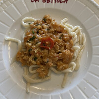 ラ・ベットラ・ダ・オチアイ ナゴヤ - 海老、ホタテ、イカのバジリコ風味のラグーソース
                      うどんの様なパスタ
                      