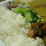 ダルバート食堂 - ごはん、サーグ、タルカリ