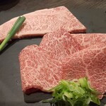 炭火焼肉屋台 たじま屋 - 三角と特選ロース