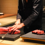 窯焼き割烹 黒泉 - 大ナタのような包丁で捌く！