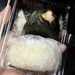 加藤けんぴ店 - しおにぎり160円、らっきょうツナマヨ200円