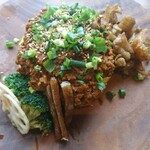 カレー キッチン オニオン - 鶏皮の唐揚げと和風キーマカレー(980円)