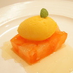 OGINO organic Restaurant - 【2011/10】二色のグレープフルーツのカンパリゼリー寄せ　蜂蜜風味　マンゴーソルベ（600円）♪
