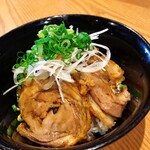 濃厚タレの自家製炭火炙りチャーシュー丼！